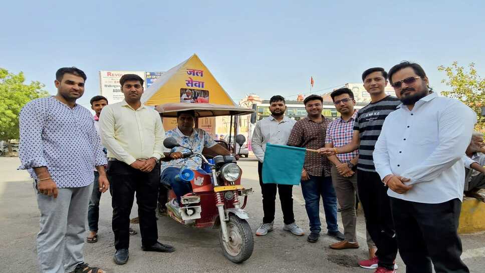 राहगीरों को भीषण गर्मी से राहत के लिए रोट्रेक्ट मरुधरा की चलित प्याऊ की पहल