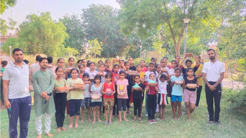 बीकानेर में ग्रीष्मकालीन शिविर के तहत पक्षी संरक्षण हेतु परिंडा अभियान"