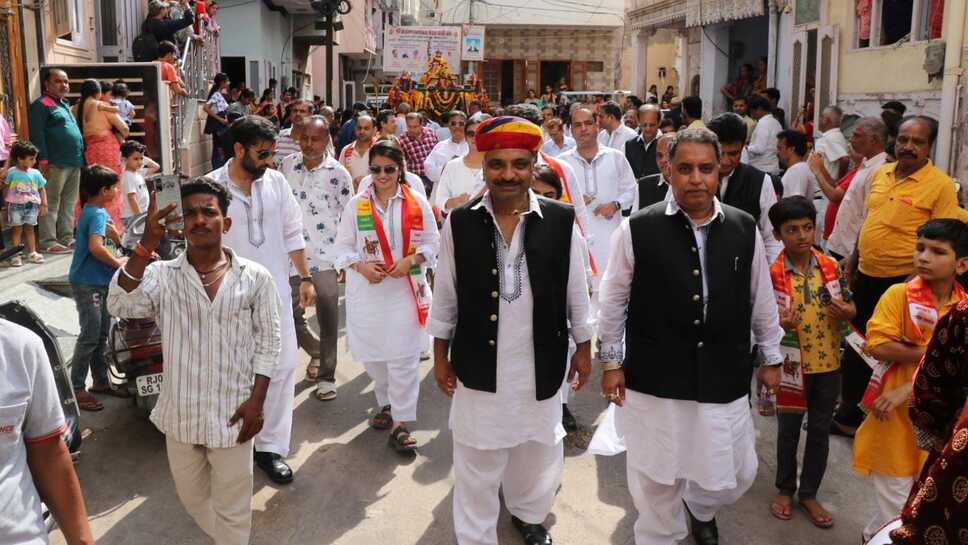 बीकानेर: धर्म घुल गया आस्था में शेष बचा आदमी" जातरूओं के सेवार्थ सेवा संकल्प रथ रवाना