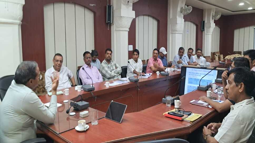 साप्ताहिक समीक्षा बैठक आयोजित,मानसून के मद्देनजर अधिक सतर्कता रखने के निर्देश