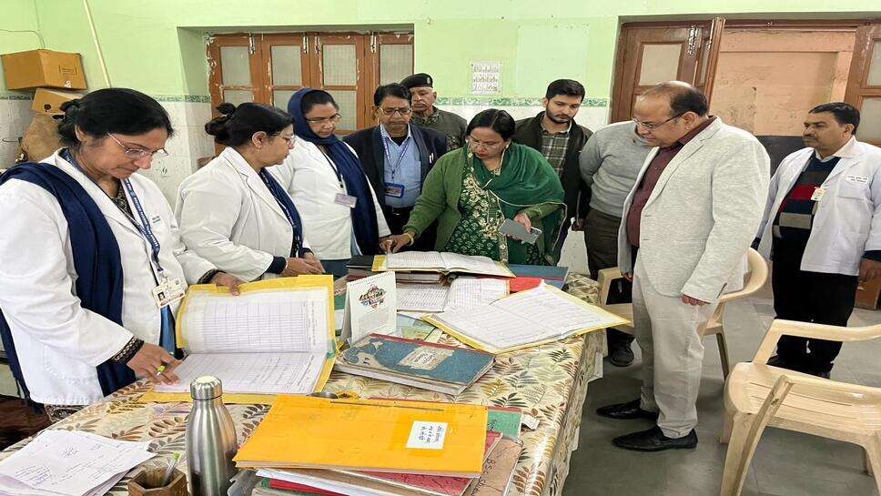 संभागीय आयुक्त राजौरिया ने किया पीबीएम अस्पताल का औचक निरीक्षण,साफ सफाई में सुधार के दिए निर्देश
