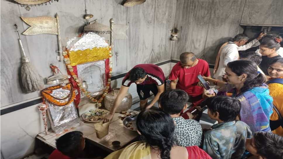 बीकानेर के पूनरासर धाम में सेंकडो श्रद्धालु पहुंचे,कल होगा मेले का आयोजन व विशेष श्रंगार