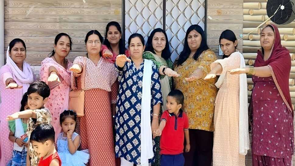 ब्लू मून चैरिटेबल विद्यालय में मतदान जागरूकता कार्यक्रम सफलतापूर्वक आयोजित