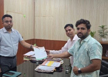 बीकानेर: नगर निगम आयुक्त से मिले निवर्तमान पार्षद प्रफुल्ल हाटीला, सफाई व निर्माण कार्यों पर जताई नाराजगी