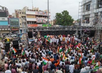 बीकानेर में एक किलोमीटर लंबा तिरंगा, राष्ट्रगान में थम गया शहर 🇮🇳