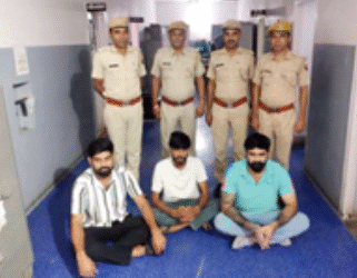 बीकानेर: बिना नंबरी लग्जरी वाहन के साथ तीन आरोपी गिरफ्तार, टोयोटा हाईलेक्स जब्त