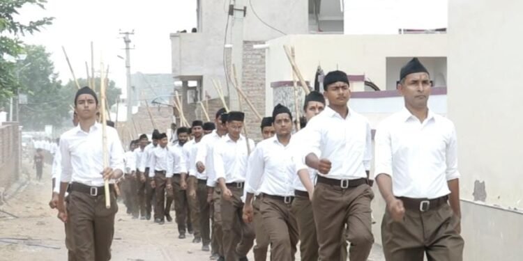 कोलासर में राष्ट्रीय स्वयंसेवक संघ का शताब्दी महोत्सव ‘विजय उत्सव’ भव्य रूप से संपन्न गांव के हर वार्ड में हुआ पथ संचालन, सैकड़ों किलो फूलों से हुआ स्वागत