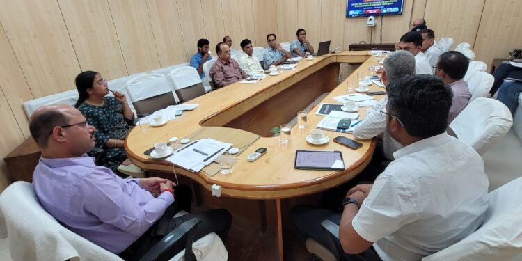 बीकानेर में दीपावली से पूर्व सुरक्षा और सेवाओं का लिया जायजा, संभागीय आयुक्त ने दिए कड़े निर्देश”