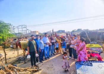 बीकानेर की झुग्गियों में दीपावली का उजाला लेकर पहुँची क्लीन कैप्सूल टीम