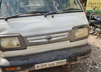 बीकानेर — सोफिया स्कूल की चलती वैन का गेट खुलने से 4-5 बच्चे गिरे; ड्राइवर फरार, परिजन व प्रशासन सन्न