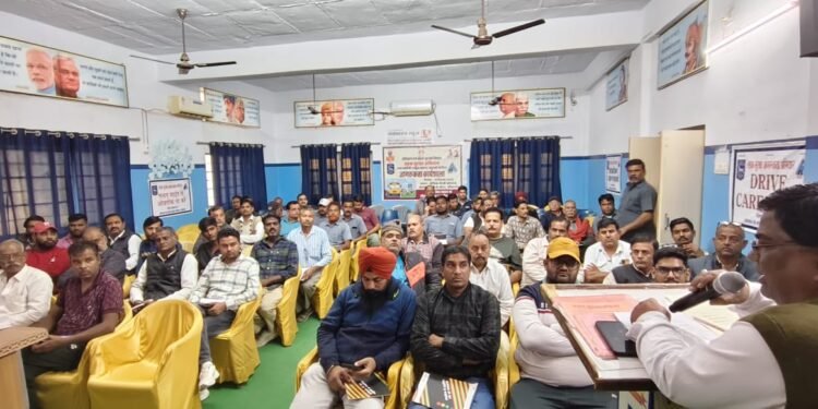 सड़क सुरक्षा पखवाड़ा: बेसिक पीजी कॉलेज में बाल वाहिनी चालकों के लिए रोड सेफ्टी सेमिनार व स्वास्थ्य शिविर
