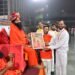 युवा भारत पतंजलि योग समिति बीकानेर की टीम ने पतंजलि योगपीठ में योग गुरु स्वामी रामदेव जी महाराज को राजस्थानी साफा पहनाकर व धार्मिक प्रतीक चित्र भेंट कर अभिनन्दन किया