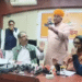 बीकानेर बैठक में हंगामा, पत्रकारों के सवाल पर आगबबूला हुए विधायक…पढ़े पूरी खबर