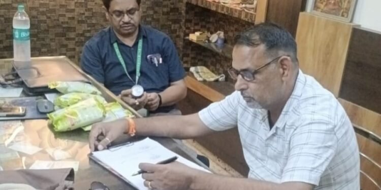 खाद्य सुरक्षा विभाग की कार्रवाई,कैफिनेटेड बेवरेज ‘रेड बुल’ के 608 कैन सीज