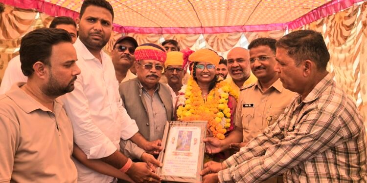 एमबीबीएस बनकर लौटी बीकानेर की बेटी, वाल्मीकि यूथ क्लब ने किया सम्मानित