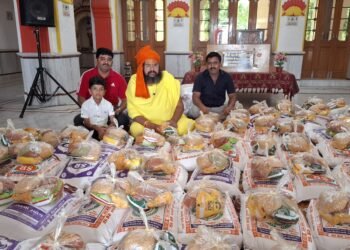 राष्ट्रीय संत श्री सरजूदास जी महाराज के जन्मदिन पर 108 जरुरतमंद परिवारों को मिली राशन किट, गौसेवा व वृक्षारोपण के हुए कार्य