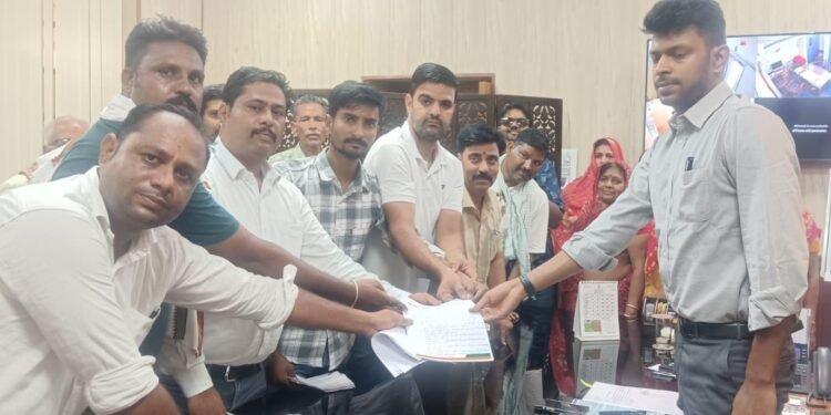 वार्ड 57, 56 और 43 की समस्याओं को लेकर नगर निगम पर प्रदर्शन, जल्द समाधान नहीं हुआ तो आंदोलन की चेतावनी