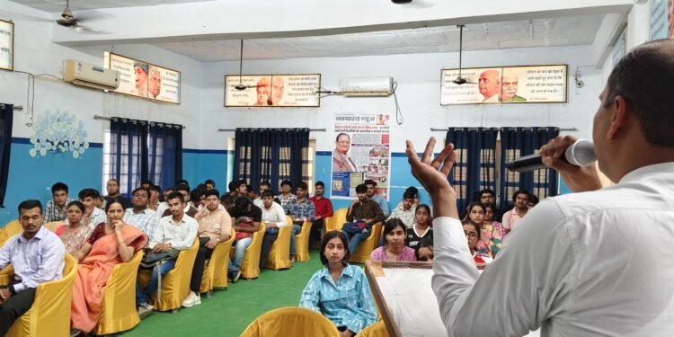 बेसिक पी.जी. कॉलेज में ‘नवचेतना’ के अंतर्गत आयोजित प्रेरक विशेषज्ञ सत्र में विद्यार्थियों को मिली सफलता की नई दिशा
