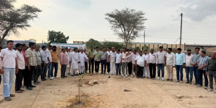 खारा उद्योग संघ ने 1100 पौधों का पौधारोपण कर हरित औद्योगिक क्षेत्र का लिया संकल्प
