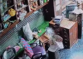 बीकानेर: सोनगिरी कुआं इलाके में भुजिया दुकान का ताला तोड़ चोरी, CCTV में कैद हुए बदमाश