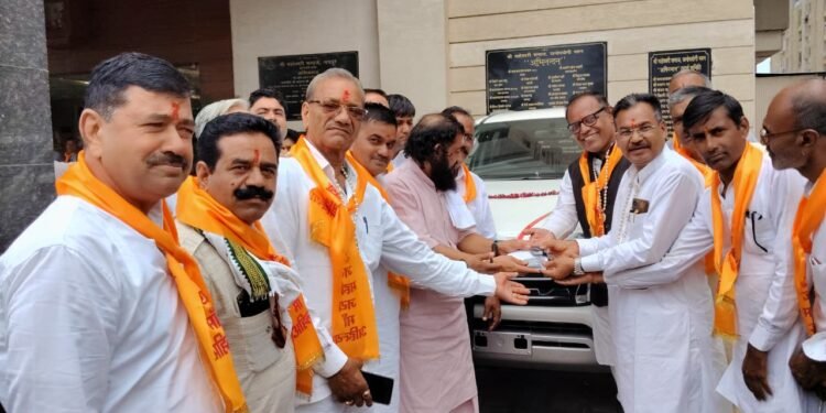 गुर्जर गौड़ प्रबुद्ध महासम्मेलन में भाजपा जिलाध्यक्ष श्याम पंचारिया का फॉर्चूनर गाड़ी भेंट कर किया सम्मान