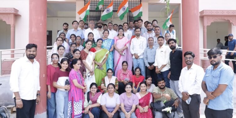 विशाल पौधारोपण कार्यक्रम के अंतर्गत एमजीएसयू में सेंटर फॉर वूमेन स्टडीज़ एवं एलुम्नाई सेल के संयुक्त तत्वावधान में पौधारोपण कार्यक्रम आयोजित