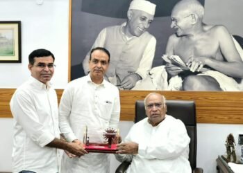 खड़गे से मिले बीकानेर देहात कांग्रेस अध्यक्ष बिशनाराम सियाग, संगठन और जिले की राजनीति पर हुई चर्चा