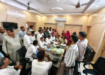 चौतिना कुआं क्षेत्र में 50 साल पुरानी पाइपलाइन से पेयजल संकट, कांग्रेस ने SE को सौंपा ज्ञापन