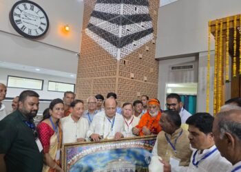 CS प्रोफेशनल से मंडला आर्टिस्ट बनीं पूजा पेड़ीवाल, CM मूंधड़ा मेमोरियल हॉस्पिटल को भेंट की डॉट मंडला पेंटिंग