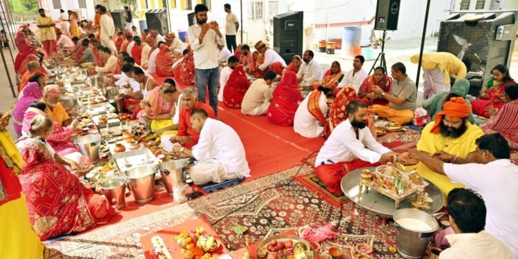 रामझरोखा कैलाशधाम में 108 पार्थिव शिवलिंगों का महारुद्राभिषेक, नशामुक्ति का दिया संदेश