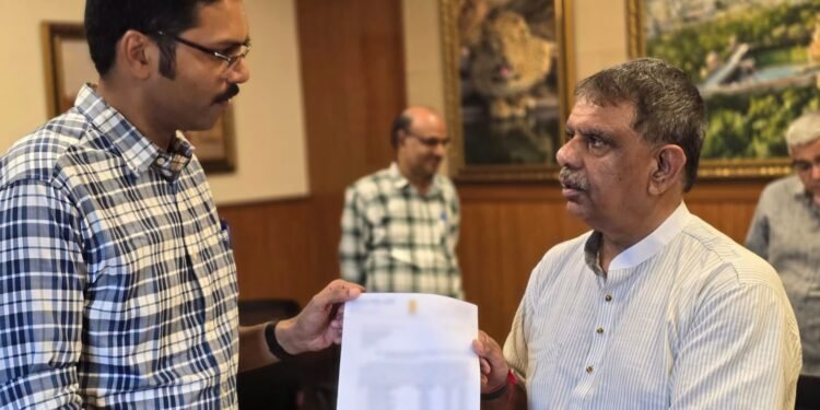 श्रीकोलायत के 21 गांवों में खुलेंगे नवीन उप-स्वास्थ्य केंद्र, विधायक भाटी ने चिकित्सा मंत्री को सौंपा प्रस्ताव
