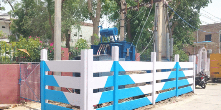 बिजली तंत्र को सुरक्षित बनाने में जुटी बीकेईएसएल, ट्रांसफारमर पर फेंसिंग और पोल पर लगाए पाइप
