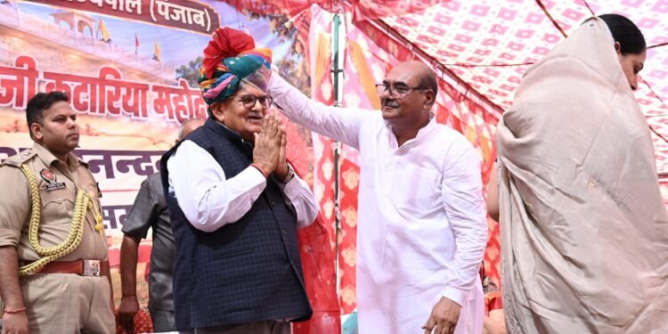 हीरेश्वर महादेव मंदिर में कटारिया का अभिनंदन, गोपाल गहलोत के पिता को अर्पित की श्रद्धांजलि