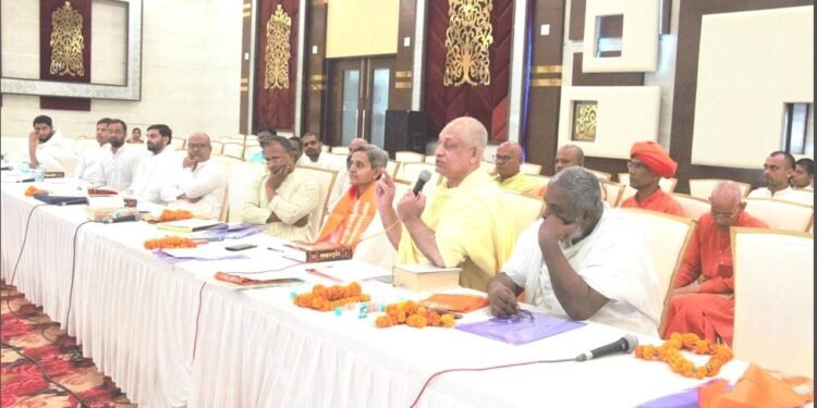 मनुस्मृति विद्त विचार गोष्ठी में वर्ण व्यवस्था एवं नारी स्वतंत्रता पर विचार