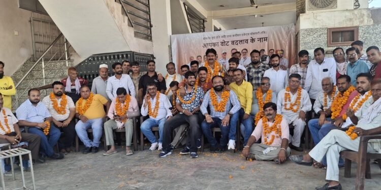 फड़ बाजार फल-सब्जी खुदरा व्यापारी संघ ने मुकुल झांब पैनल का किया भव्य सम्मान