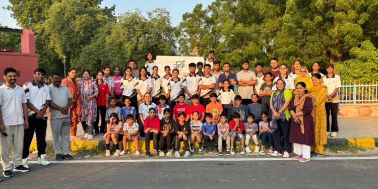 नवरात्र के उल्लास के साथ फिटनेस का जोश, DSF के संडे स्पोर्ट्स लैब में खेलों से जुड़ रहे बच्चे और युवा