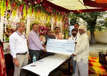भारतीय स्टेट बैंक, बीकानेर रीजन नॉर्थ के खोखराणा शाखा द्वारा 10 लाभार्थियों के नामांकित परिजनों को बीमा क्लेम राशि वितरित